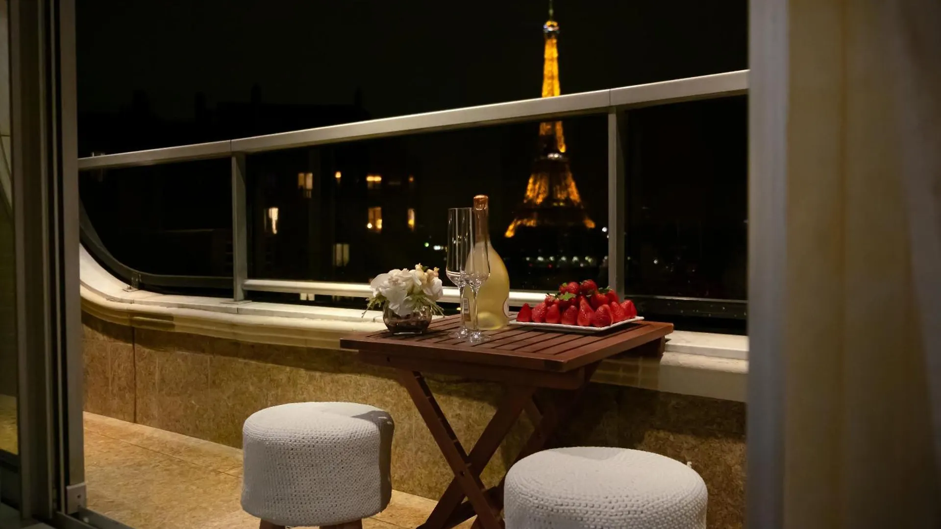 Guest house Les Amoureux De La Tour Eiffel Paris